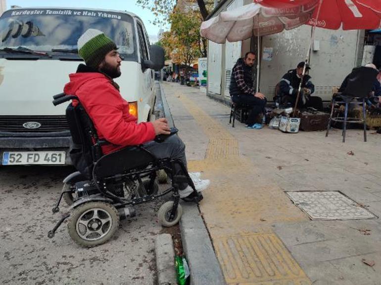 Göbeğinde çıkan sivilce  tekerlekli sandalyeye mahkum etti