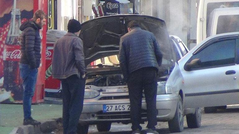 Kars buz kesti, araçların motorları dondu