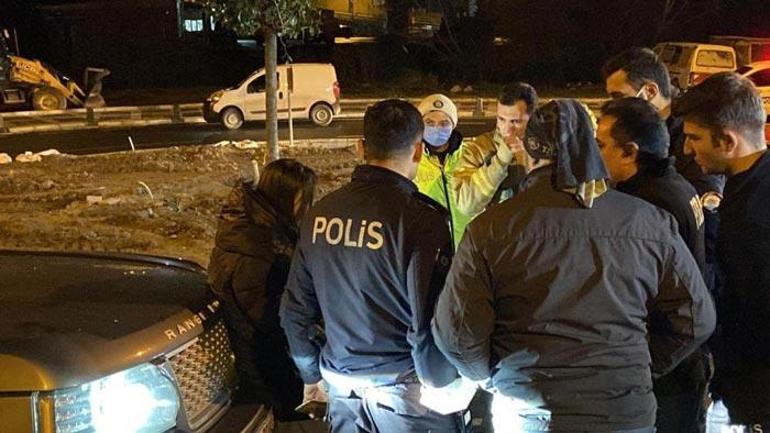 Lüks araç elektrik direğine çarptı: 2’si ağır 3 yaralı