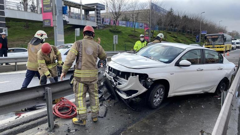 Kağıthane D-100de trafiği kilitleyen kaza