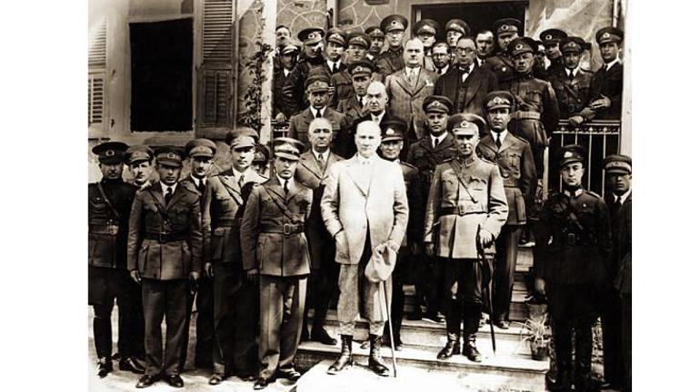 Atatürk’ün Türk havacılarına verdiği diplomatik görev