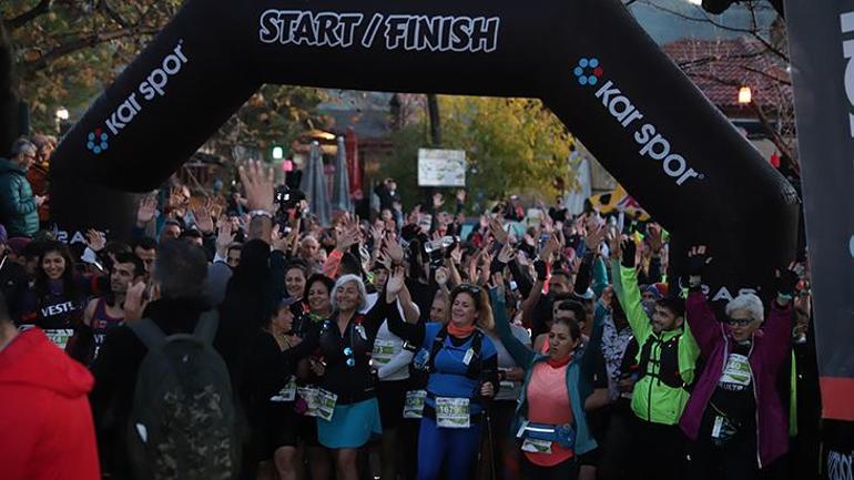 Maratonu koştu, bitiş çizgisinde evlenme teklif etti