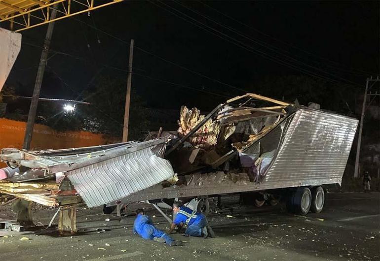 Son dakika... Ülke şokta Kamyon kazasında 53 kişi hayatını kaybetti