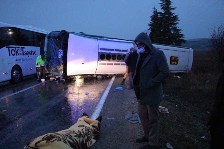 Son dakika: Amasyada yolcu otobüsü devrildi Ölü ve yaralılar var