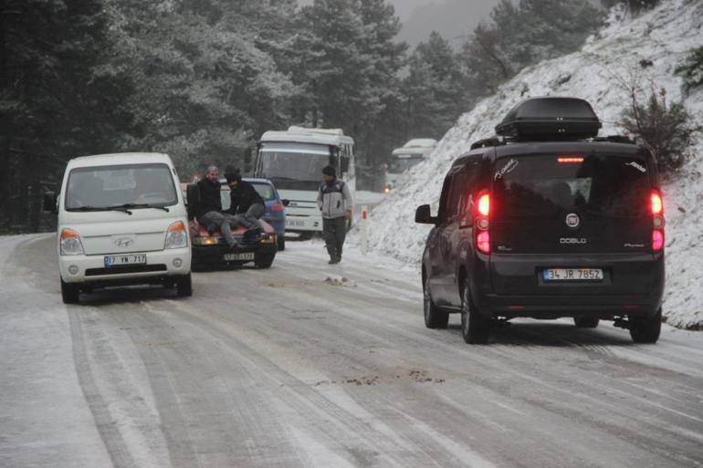 Son dakika hava durumu: Kar İstanbula geldi Meteorolojiden peş peşe uyarılar