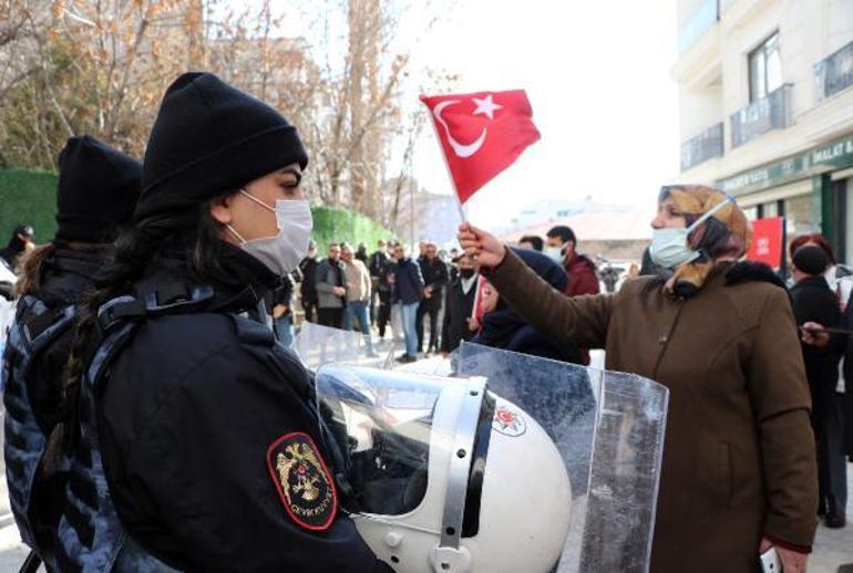 Evlat nöbetindeki anne: Gel teslim ol, seni çok özledim