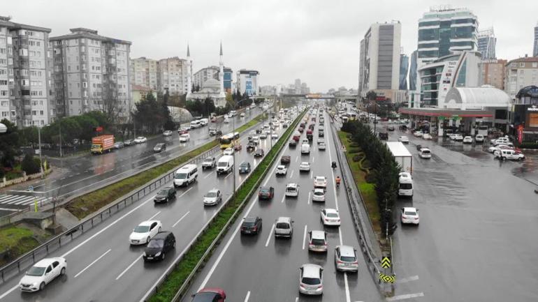 İstanbul’da son iş gününde trafik yüzde 70’i vurdu