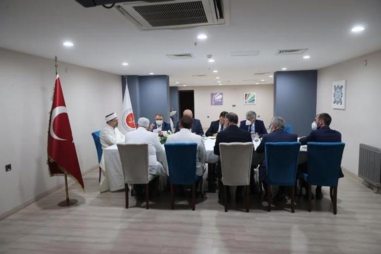 Diyanet İşleri Başkanı Erbaş, Gürcistan müftüleriyle bir araya geldi