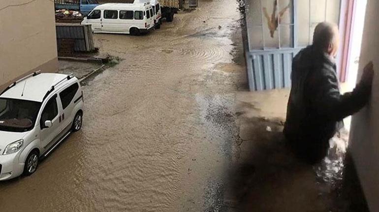 Antalyayı fırtına ve sağanak vurdu Kuvvetli rüzgar kamyon devirdi