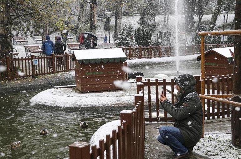 Ankara beyaza büründü Meteoroloji açıkladı: Devam edecek