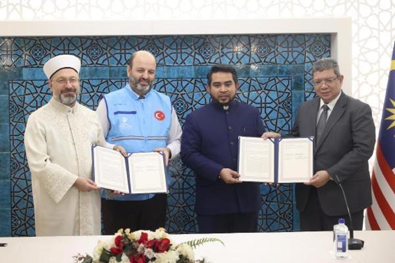 Diyanet İşleri Başkanı Erbaş, Malezya Dışişleri Bakanı Abdullah ile görüştü