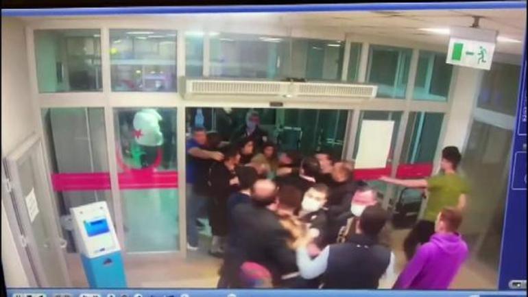 Büyükçekmecede iki aile arasında bıçaklı silahlı kanlı kavga