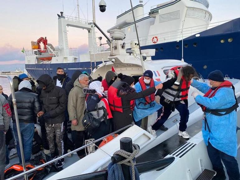 İzmir açıklarında 102 düzensiz göçmen kurtarıldı