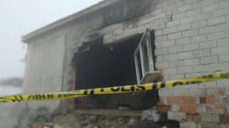 Konyada bir evde patlama Anne yaralandı 8 çocuğu yaralanmadan kurtuldu