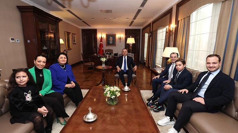 Bakan Çavuşoğlu, Dr. Sadık Ahmetin ailesini misafir etti
