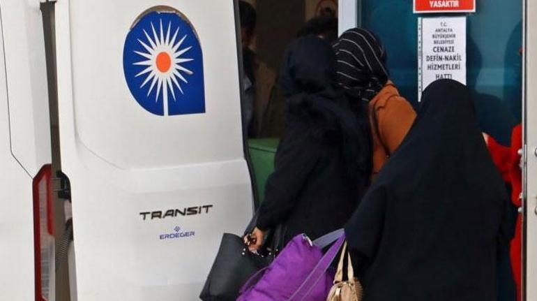 Eşiyle denizi izlerken dengesini kaybeden 4 çocuk annesi kadın boğularak can verdi