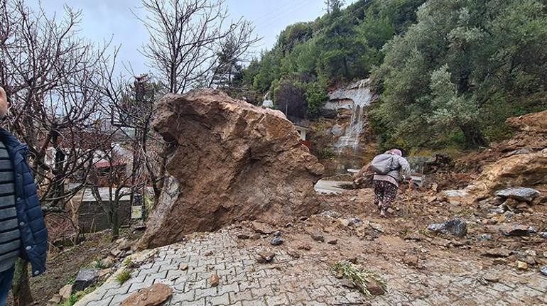 Alanyada heyelan 3 katlı bina yıkıldı