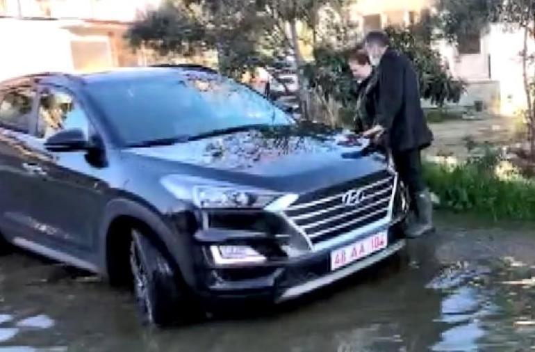 Muğlada alarm: Deniz kahverengiye döndü, kara yolu trafiğe kapatıldı, elektrik kesintileri yaşandı
