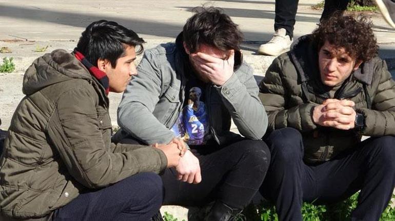 Makas atan araç park halindeki araca çarptı 3 kişi yaralandı