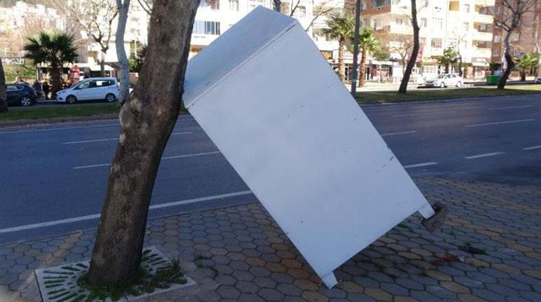 Kahramanmaraşta fırtına hayatı felç etti