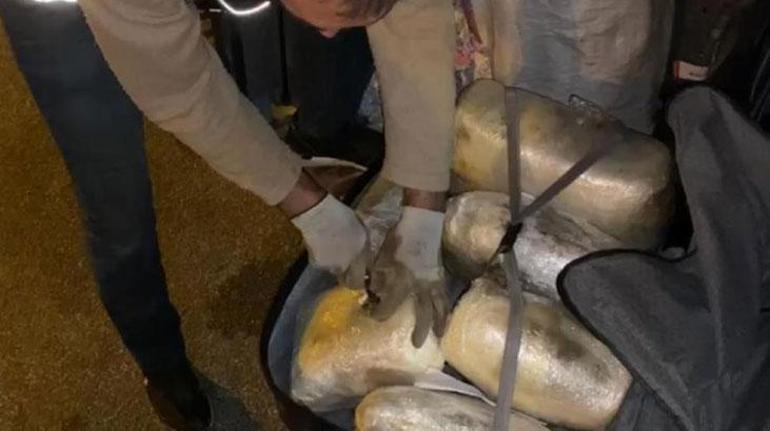 Bavulundan uyuşturucu çıkan kadın tutuklandı