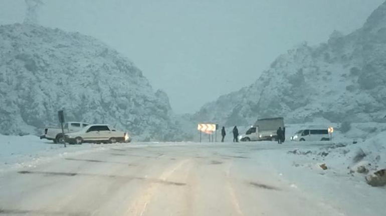 Kar bastırdı Sincik-Kahta karayolu ulaşıma kapandı