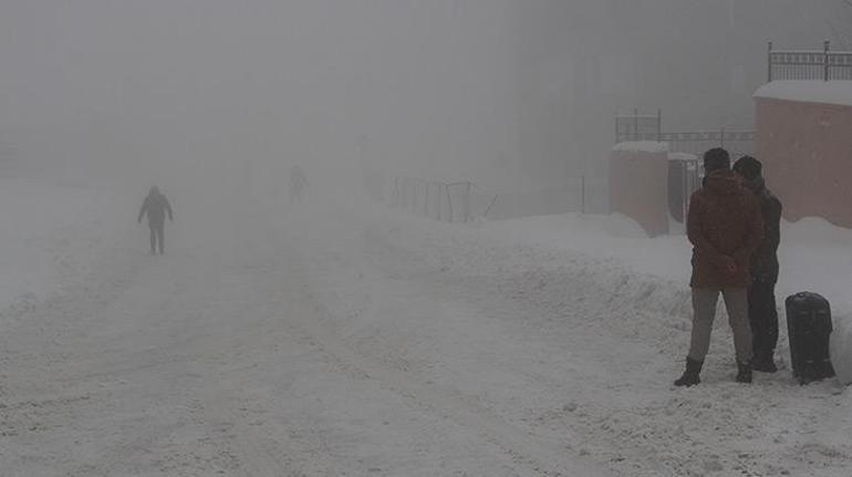 Şırnakta 112 köy ve 17 mezra yolu kardan kapandı