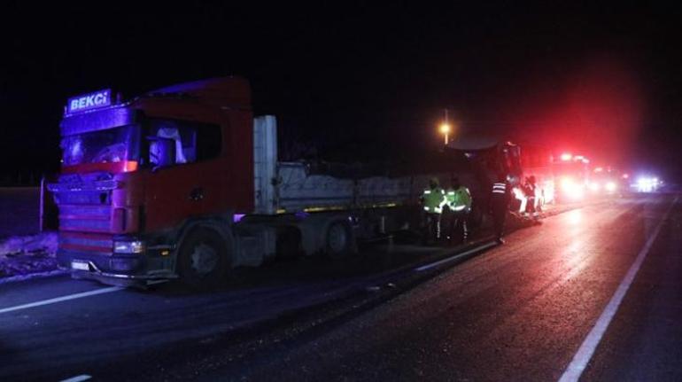 Yolcu otobüsü TIRa çarptı: 1 can kaybı, çok sayıda yaralı var