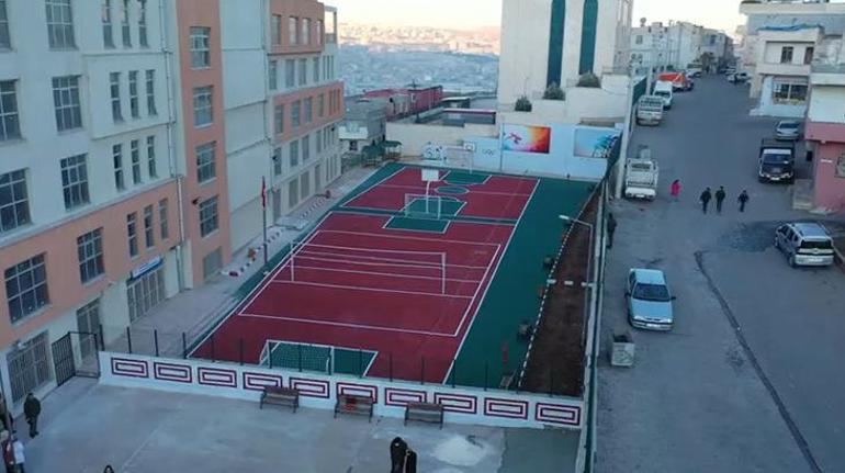 Şanlıurfadaki okulun bahçesi Bakan Özer’in talimatıyla yenilendi