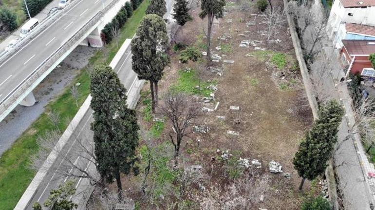 Kadıköy’de 400 yıllık tarihi mezarlık harabeye döndü