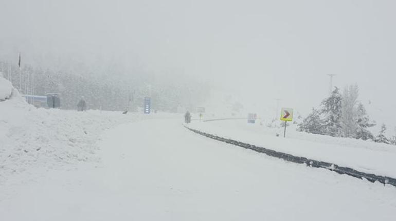 Konya-Antalya yolunda ulaşıma kar engeli