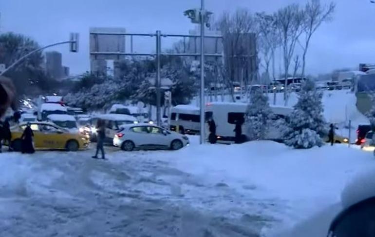 Kar yağışı İstanbulda ne kadar sürecek Canlı yayında açıkladı