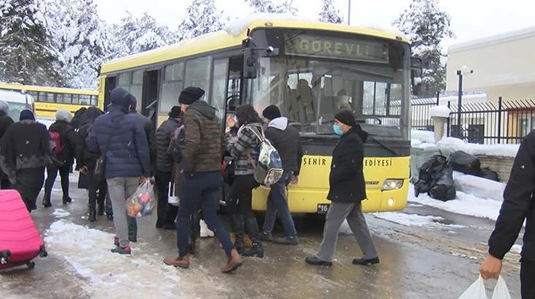 Bursada mahsur kalan yolcular, otobüslerle yola çıktı