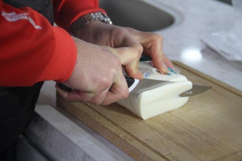 Sosyal medyada tehlikeli tarif Evde 1 litre sütten kaşar peyniri yapanlar...