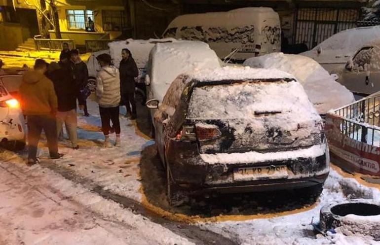 İstanbul’da karlı yolda dehşet anları: Hamile sürücü ve kardeşi ölümden döndü