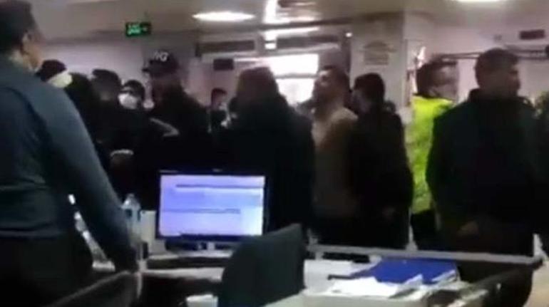 Sağlıkçılara önce saldırıp sonra özür dilediler