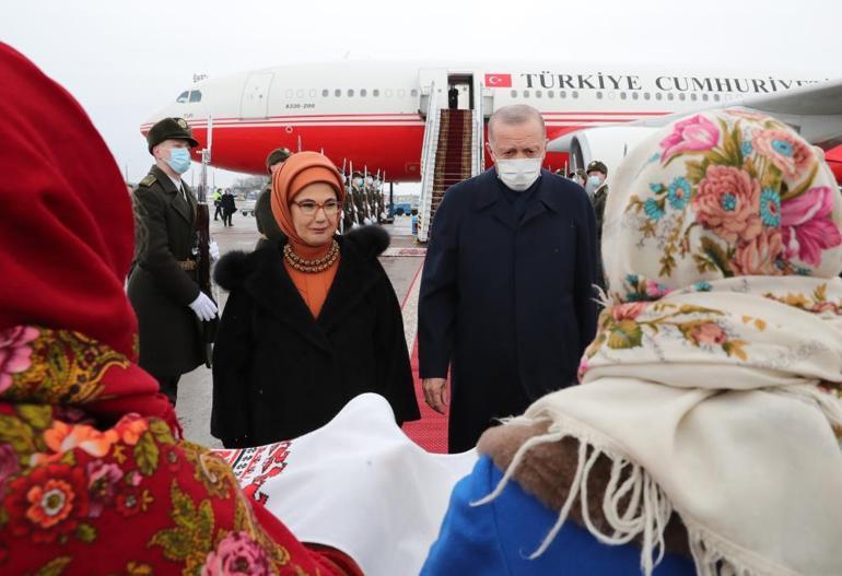 Cumhurbaşkanı Erdoğan Ukrayna’da resmi törenle karşılandı