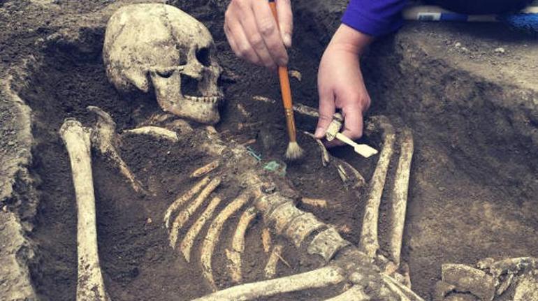 8 bin 500 yıllık gizem Aynı eve gömülmelerinin nedeni...