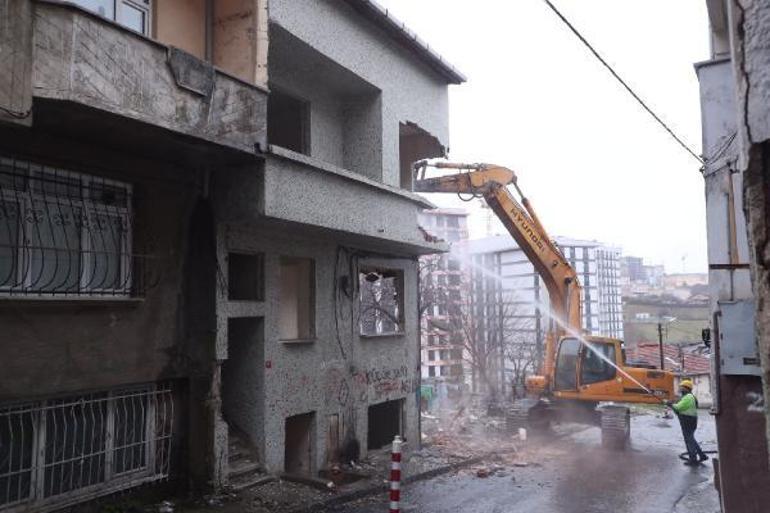 Gaziosmanpaşa’da kentsel dönüşüm kapsamında 5 riskli bina yıkıldı
