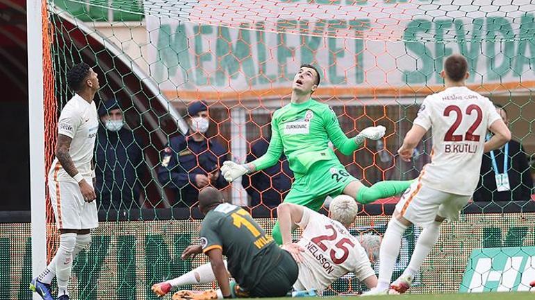 Galatasarayda Inaki Pena bombası Yarım sezon için transfer edilmişti ama...