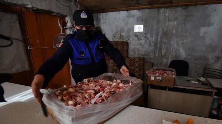 Vatandaşlara yediriyorlardı Gecekonduya kaçak tavuk baskını