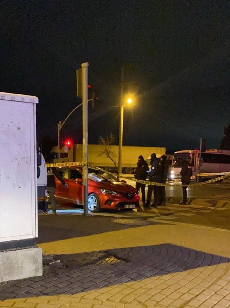 Kırmızı ışıkta 2 otomobile ateş açıldı: 2 kadın öldü, 1 yaralı
