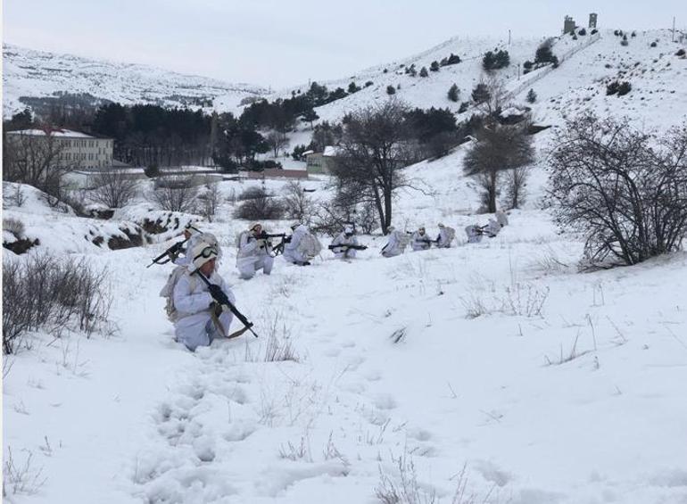 Yer: Sivas Özel kıyafetli 40 komando gerçekleştirdi
