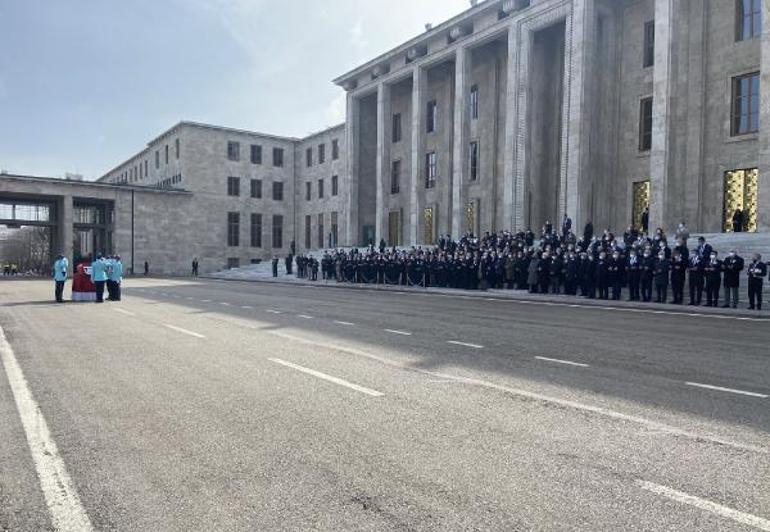 Eski Bakan Kumbaracıbaşı için Mecliste tören