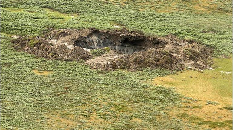 Bulmacanın son parçası Duman ve alev bulutları görüyorlar