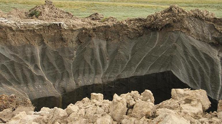 Bulmacanın son parçası Duman ve alev bulutları görüyorlar