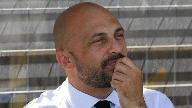 Galatasarayın Sportif Direktörü Pasquale Sensibileden ilk transfer Teklife sıcak baktı