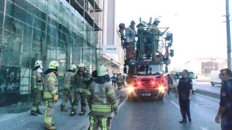 Son dakika... Avcılarda bir inşaatın iskelesi düştü Ekipler sevk edildi