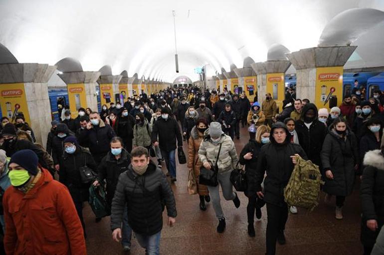 Son dakika... Rusya - Ukrayna savaşı başladı Metro istasyonlarına sığındılar