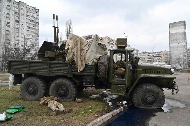 Ukrayna kamuflajı altından Rus askeri çıktı
